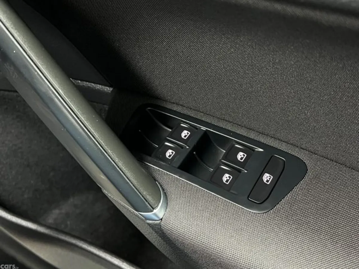 Volkswagen Golf Estate, Petrol, 2019, Blue