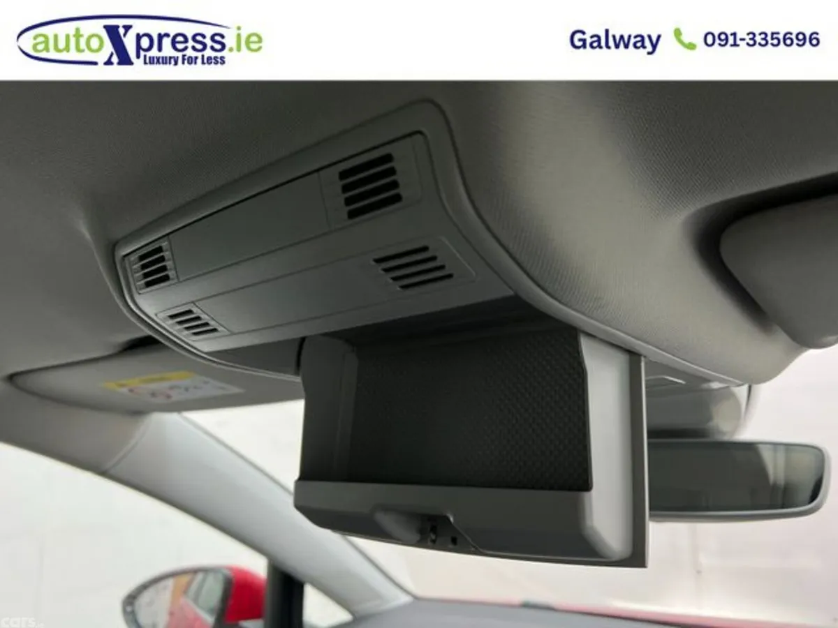 Volkswagen Golf Estate, Petrol, 2020, Red