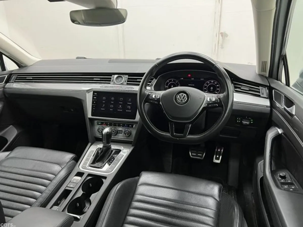 Volkswagen Passat Estate, Diesel, 2020, White