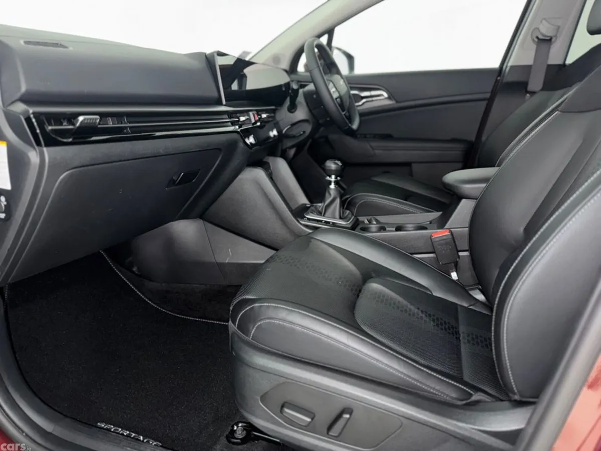 Kia Sportage MPV, Diesel Hybrid, 2026, Red