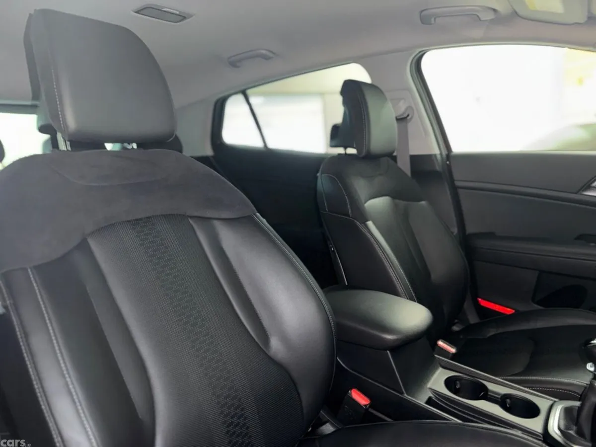 Kia Sportage MPV, Diesel Hybrid, 2026, Red