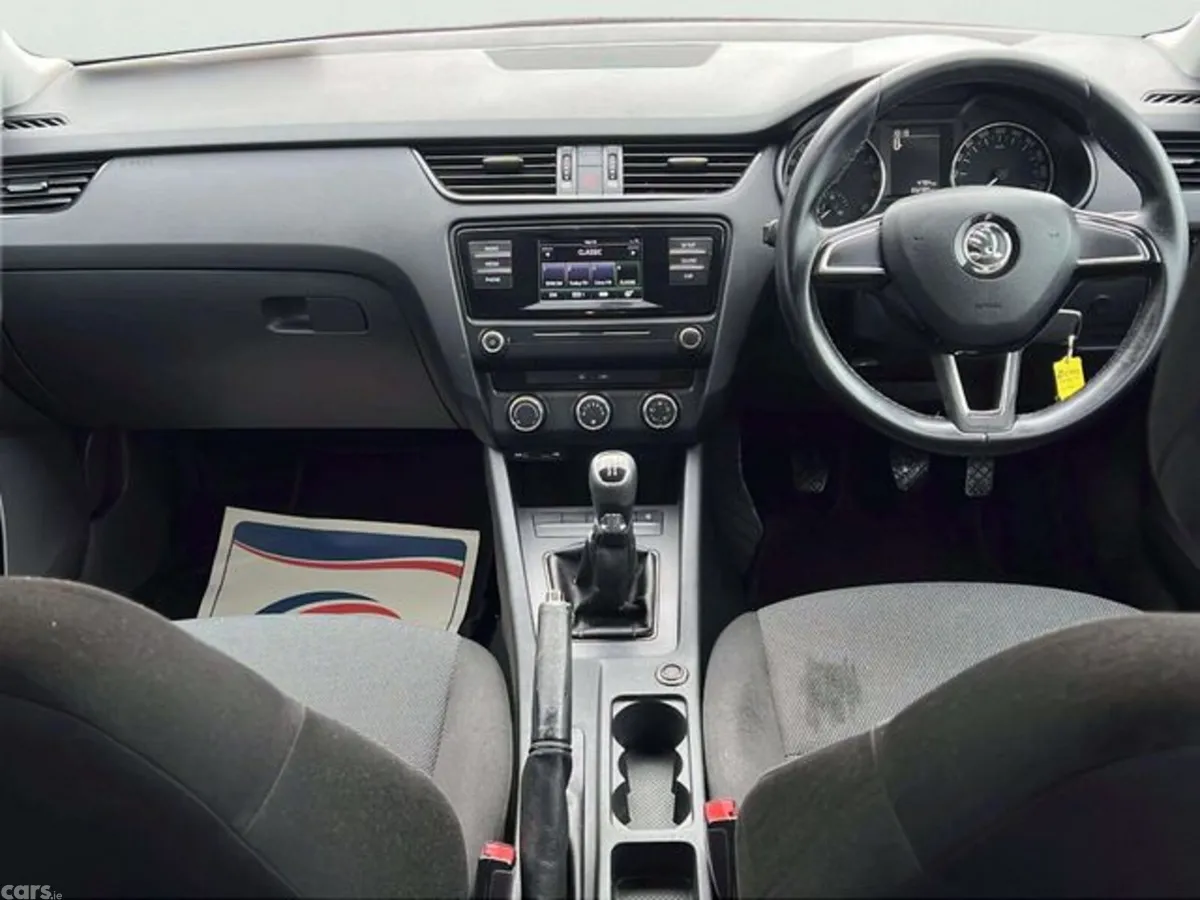 Skoda Octavia Saloon, Diesel, 2016, Red
