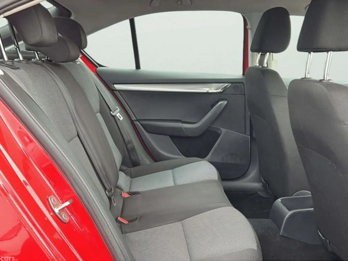 Skoda Octavia Saloon, Diesel, 2016, Red