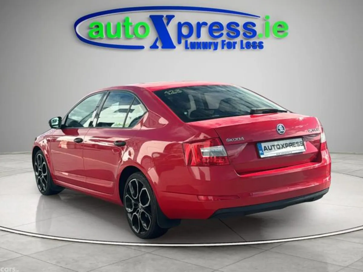 Skoda Octavia Saloon, Diesel, 2016, Red