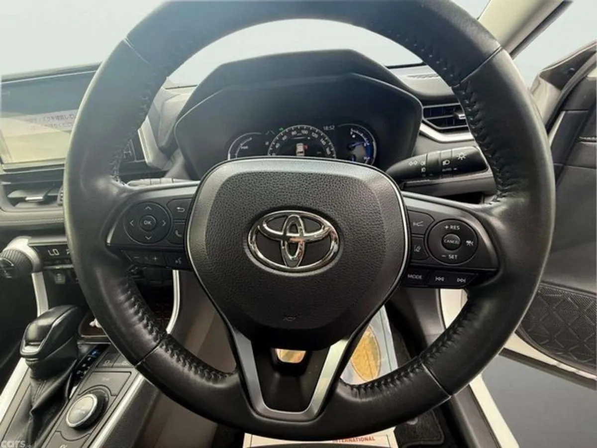 Toyota RAV4 SUV, Petrol Hybrid, 2022, White