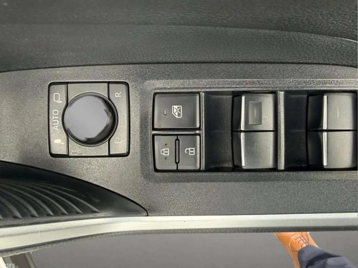 Toyota RAV4 SUV, Petrol Hybrid, 2022, White
