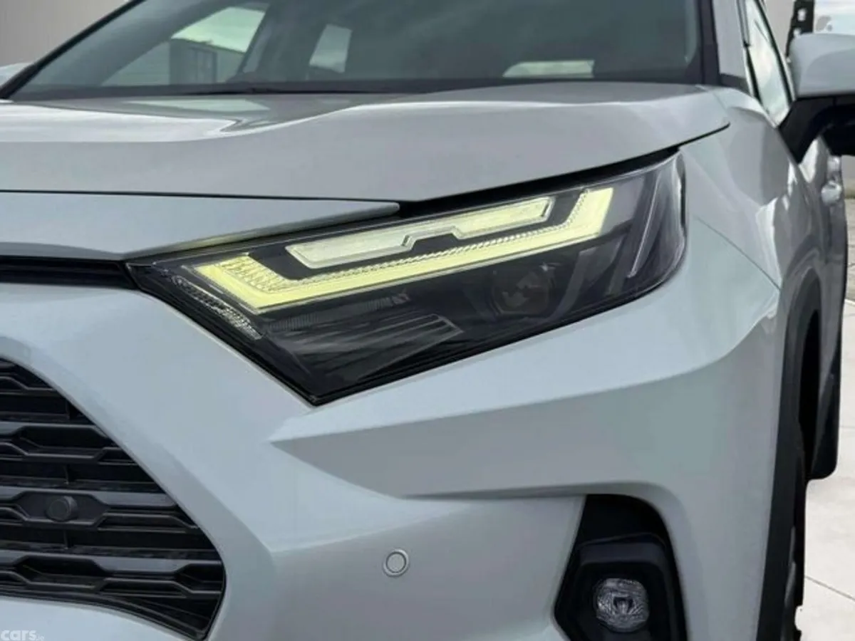 Toyota RAV4 SUV, Petrol Hybrid, 2022, White