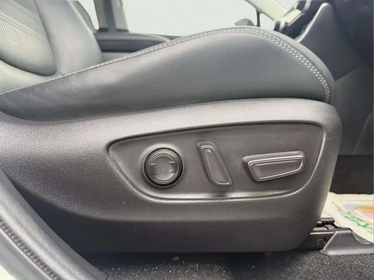 Toyota RAV4 SUV, Petrol Hybrid, 2022, White