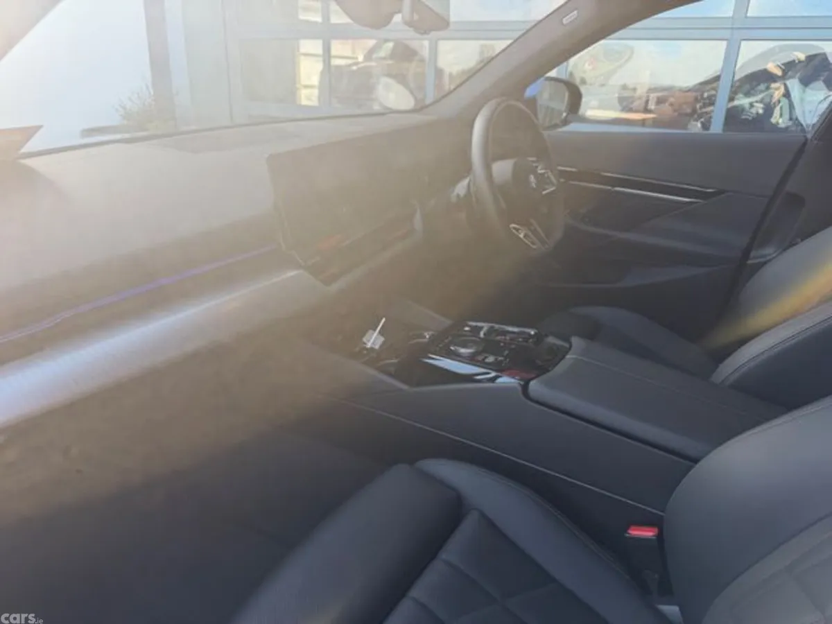 BMW 5-Series Saloon, Petrol Plug-in Hybrid, 2024, Blue