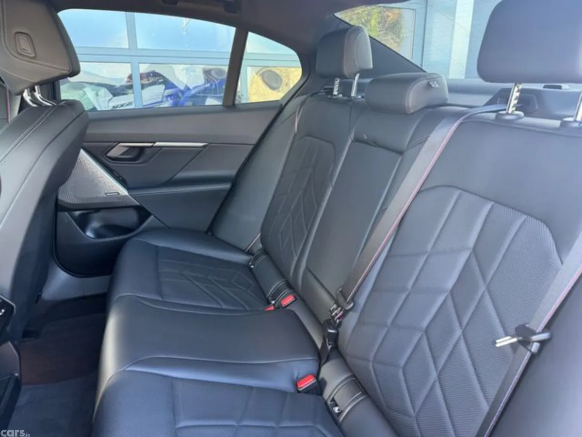 BMW 5-Series Saloon, Petrol Plug-in Hybrid, 2024, Blue