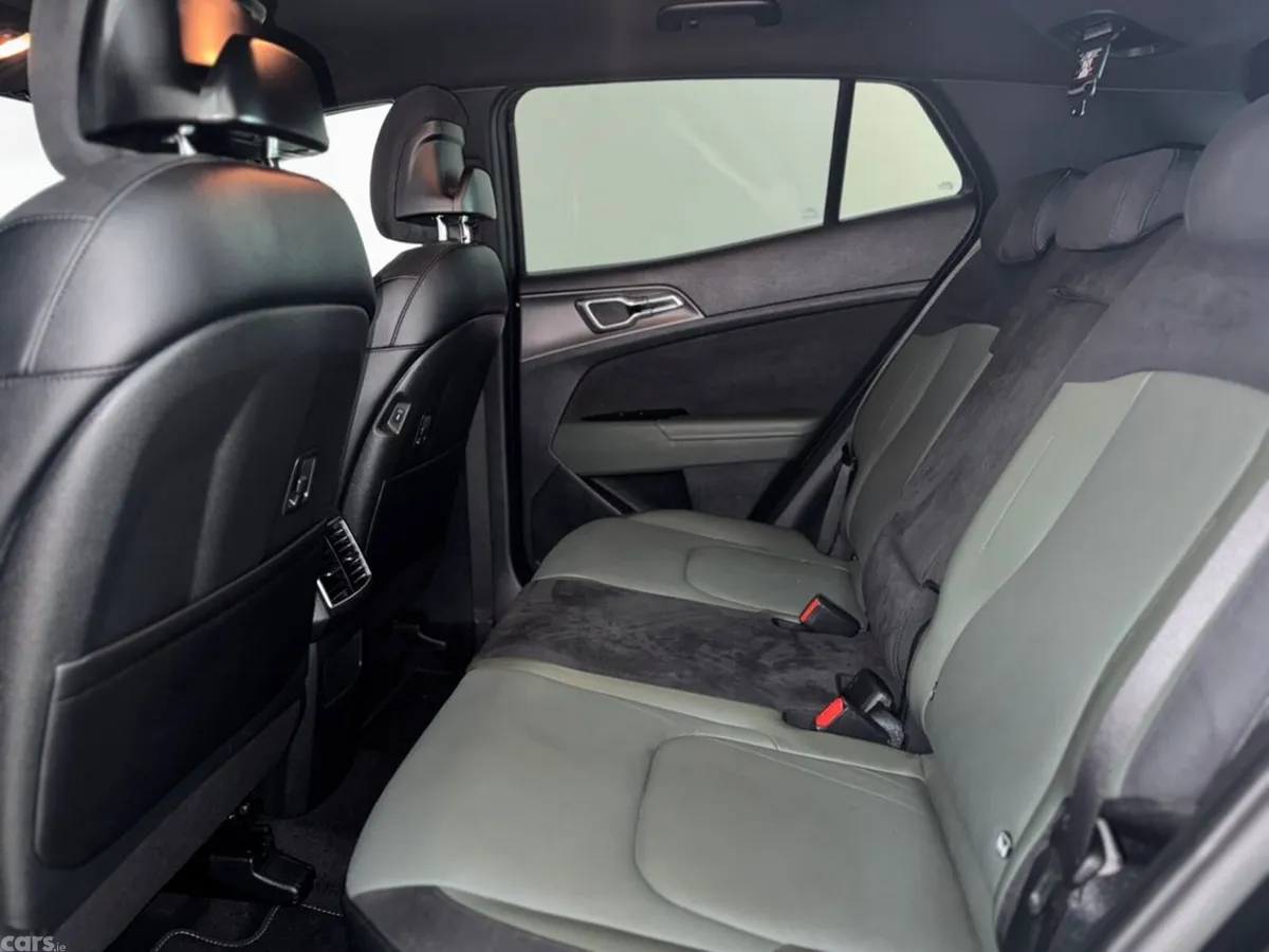 Kia Sportage MPV, Petrol Hybrid, 2024, Black