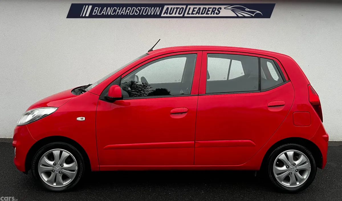 Hyundai i10 Hatchback, Petrol, 2013, Red