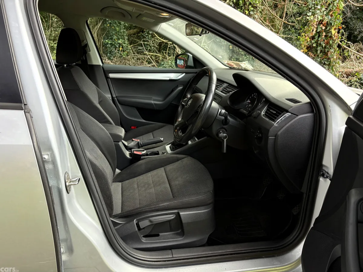 Skoda Octavia Hatchback, Diesel, 2013, Silver