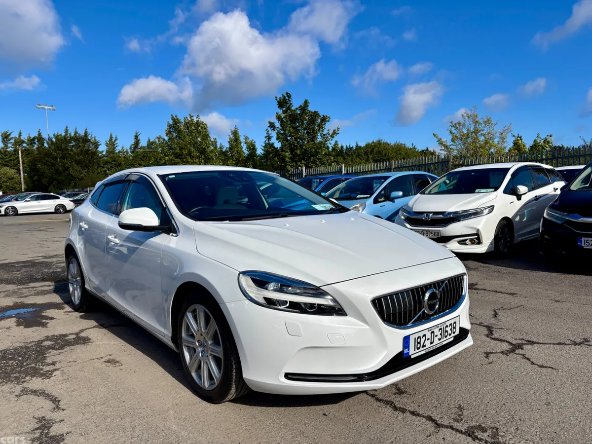 Volvo V40 Hatchback, Diesel, 2018, White