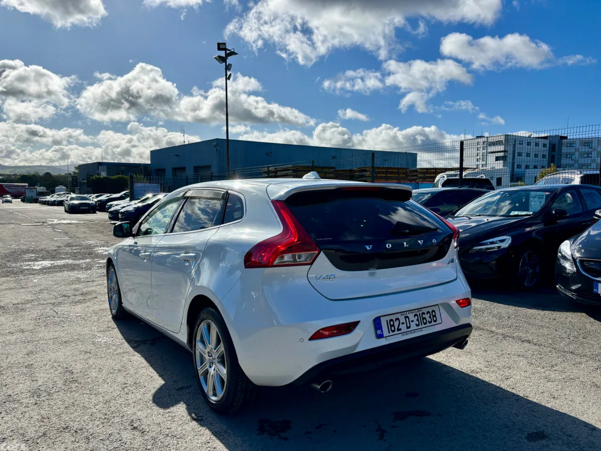 Volvo V40 Hatchback, Diesel, 2018, White