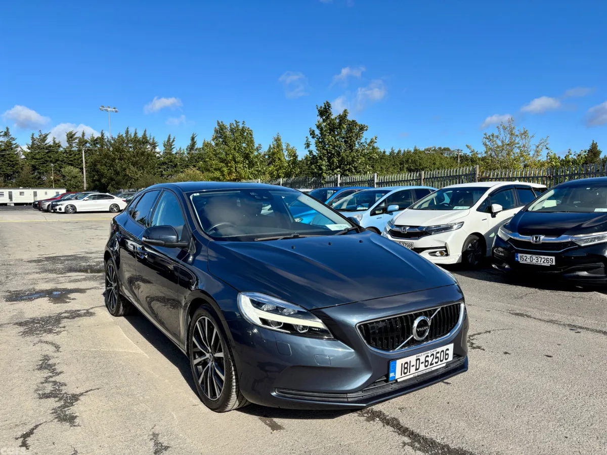 Volvo V40 Hatchback, Diesel, 2018, Blue