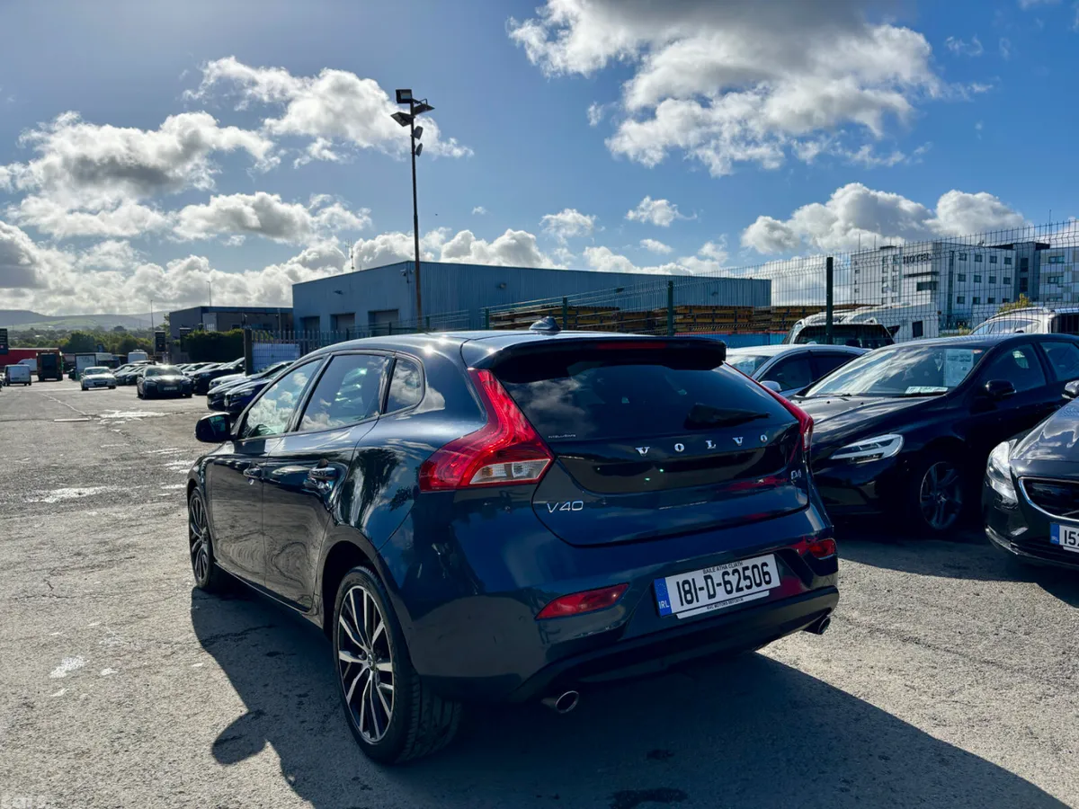 Volvo V40 Hatchback, Diesel, 2018, Blue