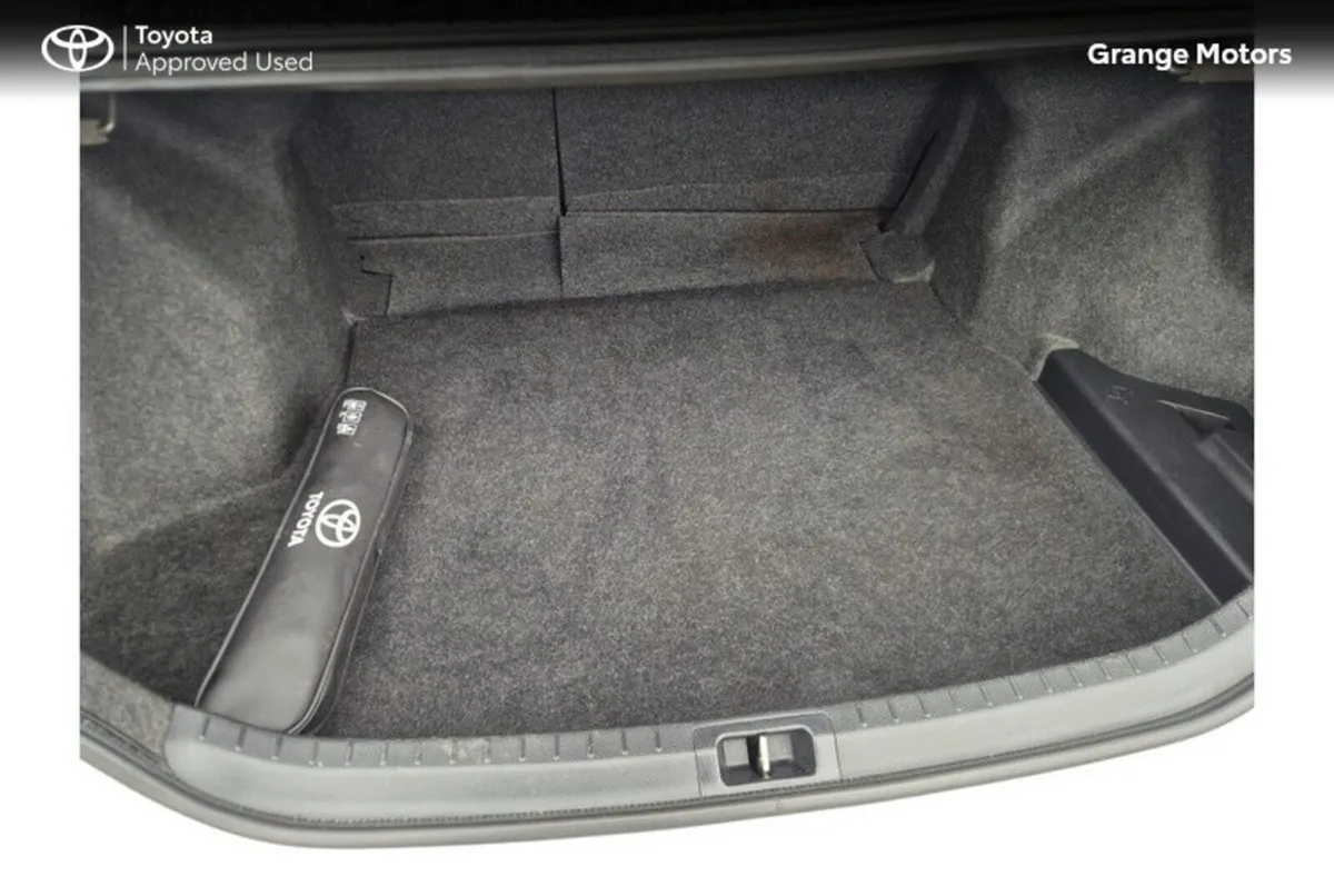 Toyota Corolla Saloon, Diesel, 2017, Grey