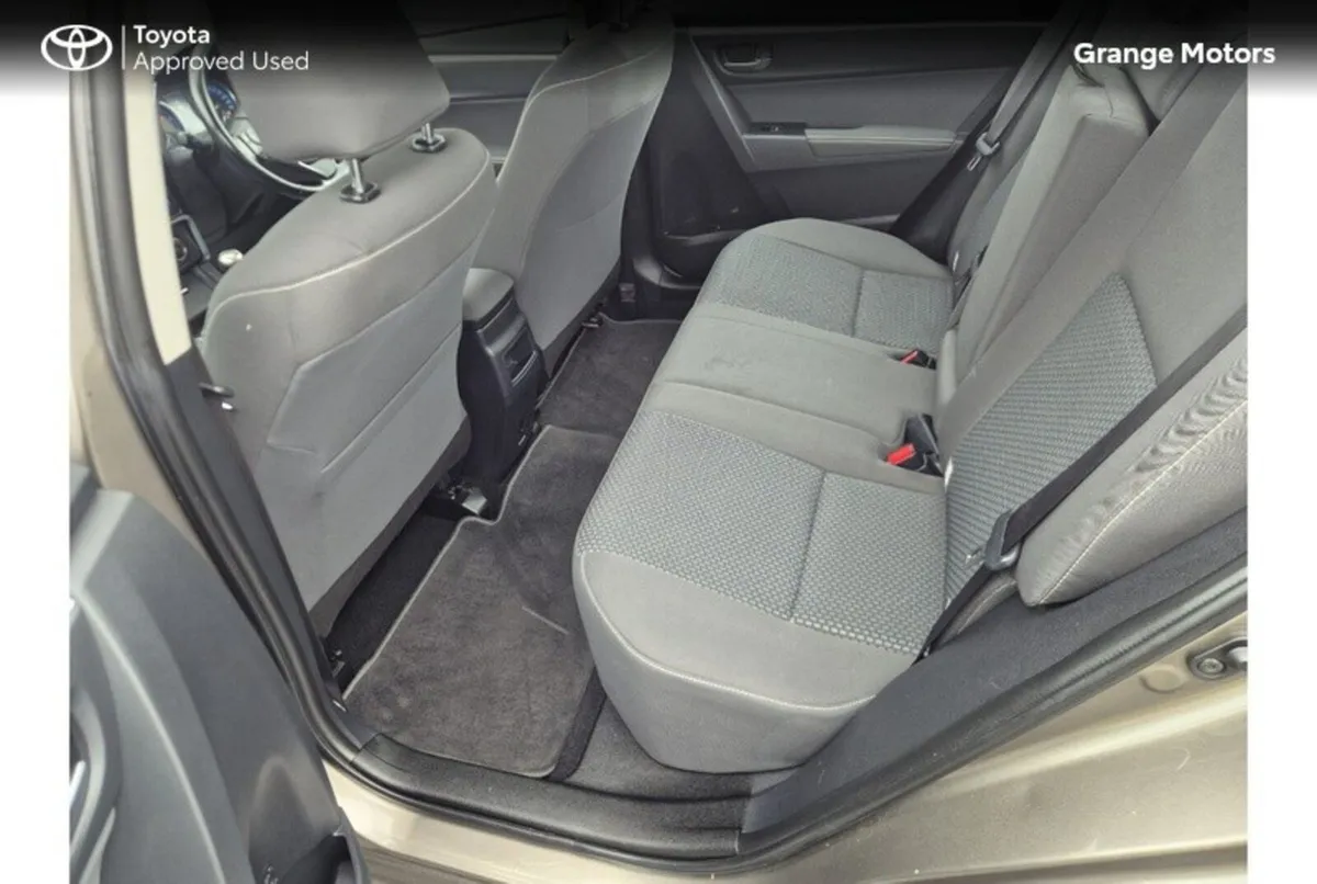 Toyota Corolla Saloon, Diesel, 2017, Grey
