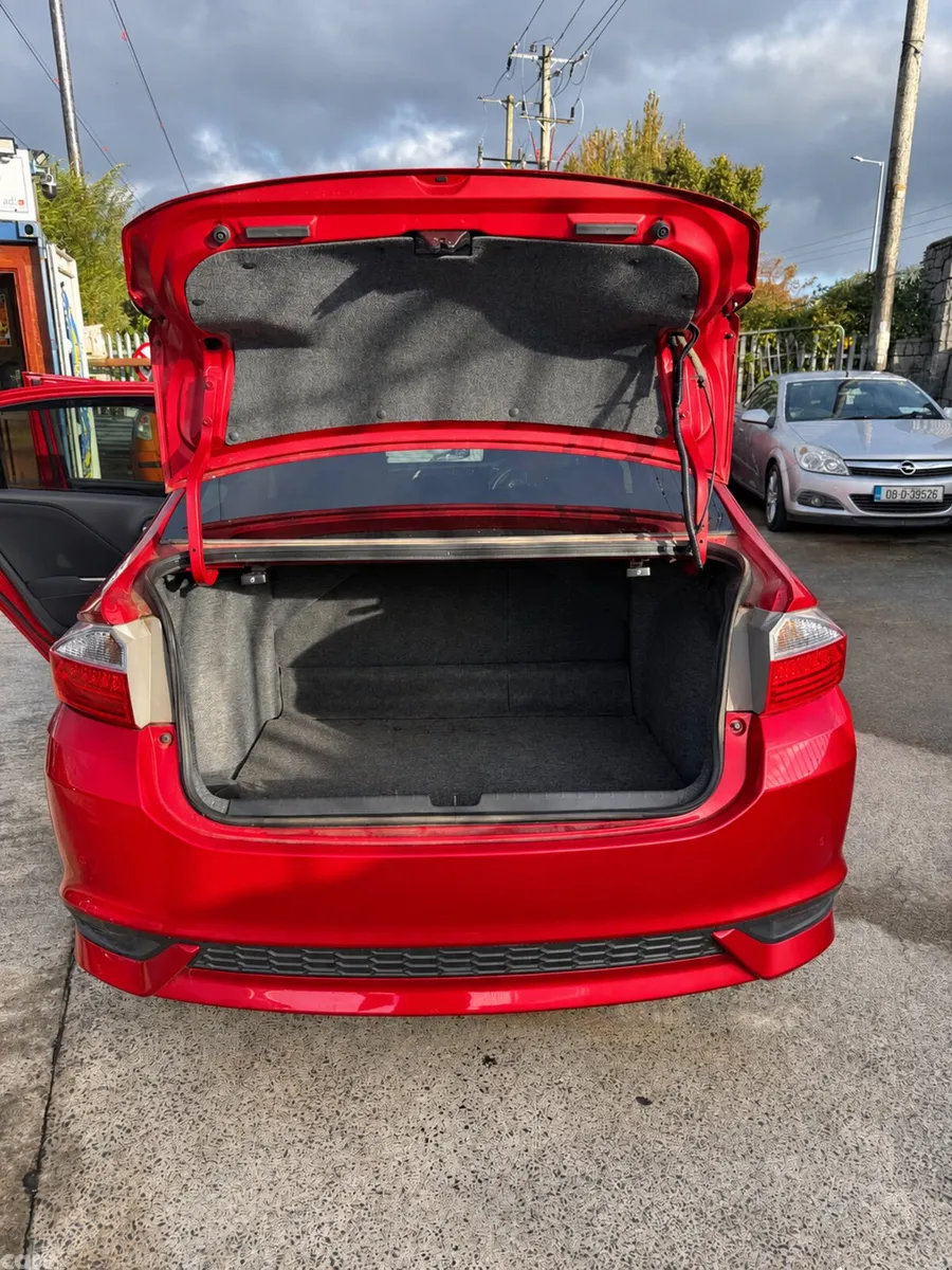 Honda Grace Saloon, Petrol Hybrid, 2019, Red