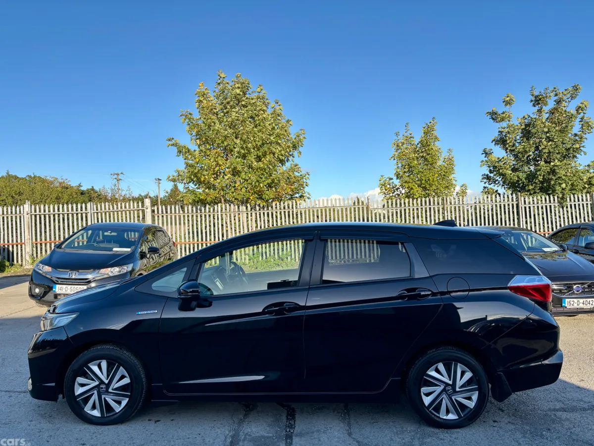 Honda Shuttle MPV, Petrol Hybrid, 2015, Black