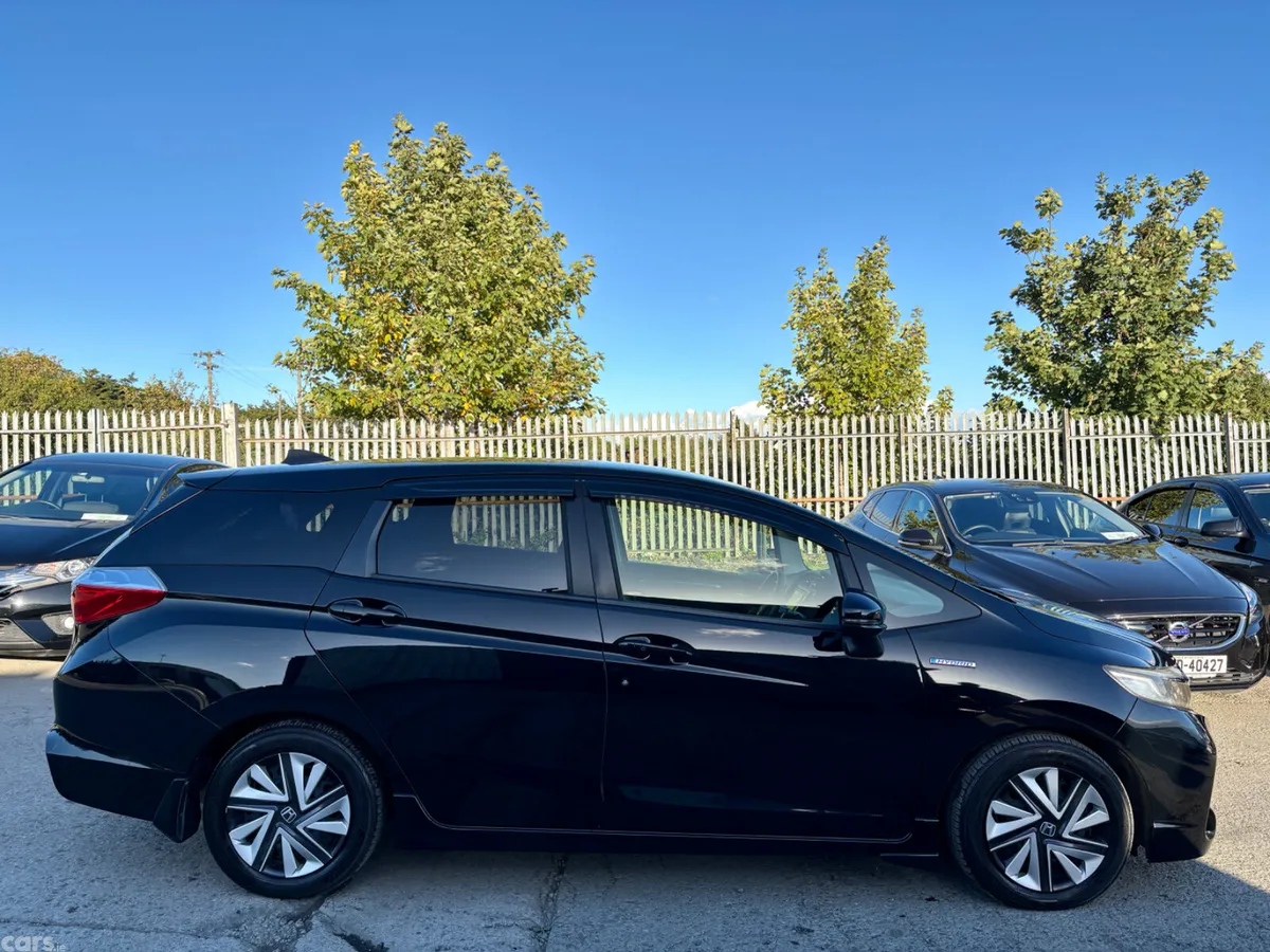 Honda Shuttle MPV, Petrol Hybrid, 2015, Black