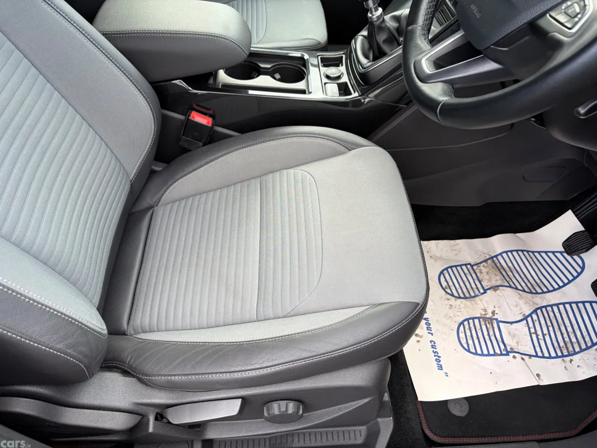 Ford Kuga SUV, Diesel, 2017, Red