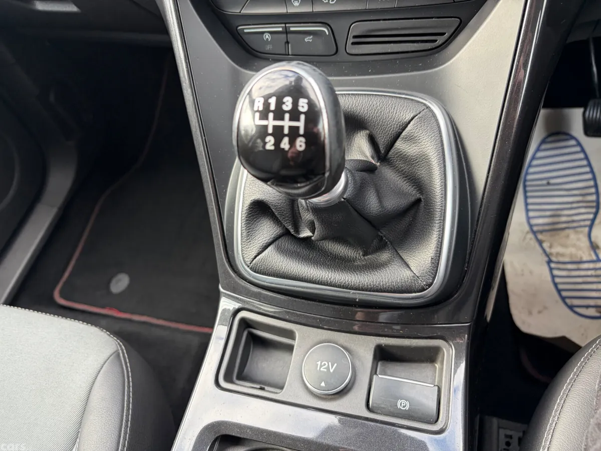 Ford Kuga SUV, Diesel, 2017, Red