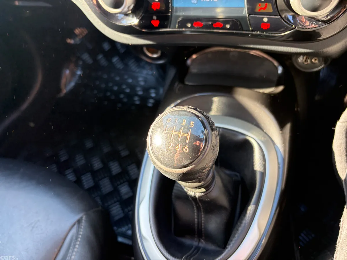 Nissan Juke SUV, Diesel, 2015, Grey