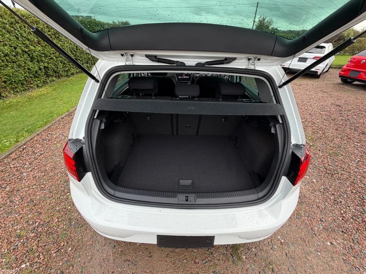 Volkswagen Golf Hatchback, Petrol, 2017, White