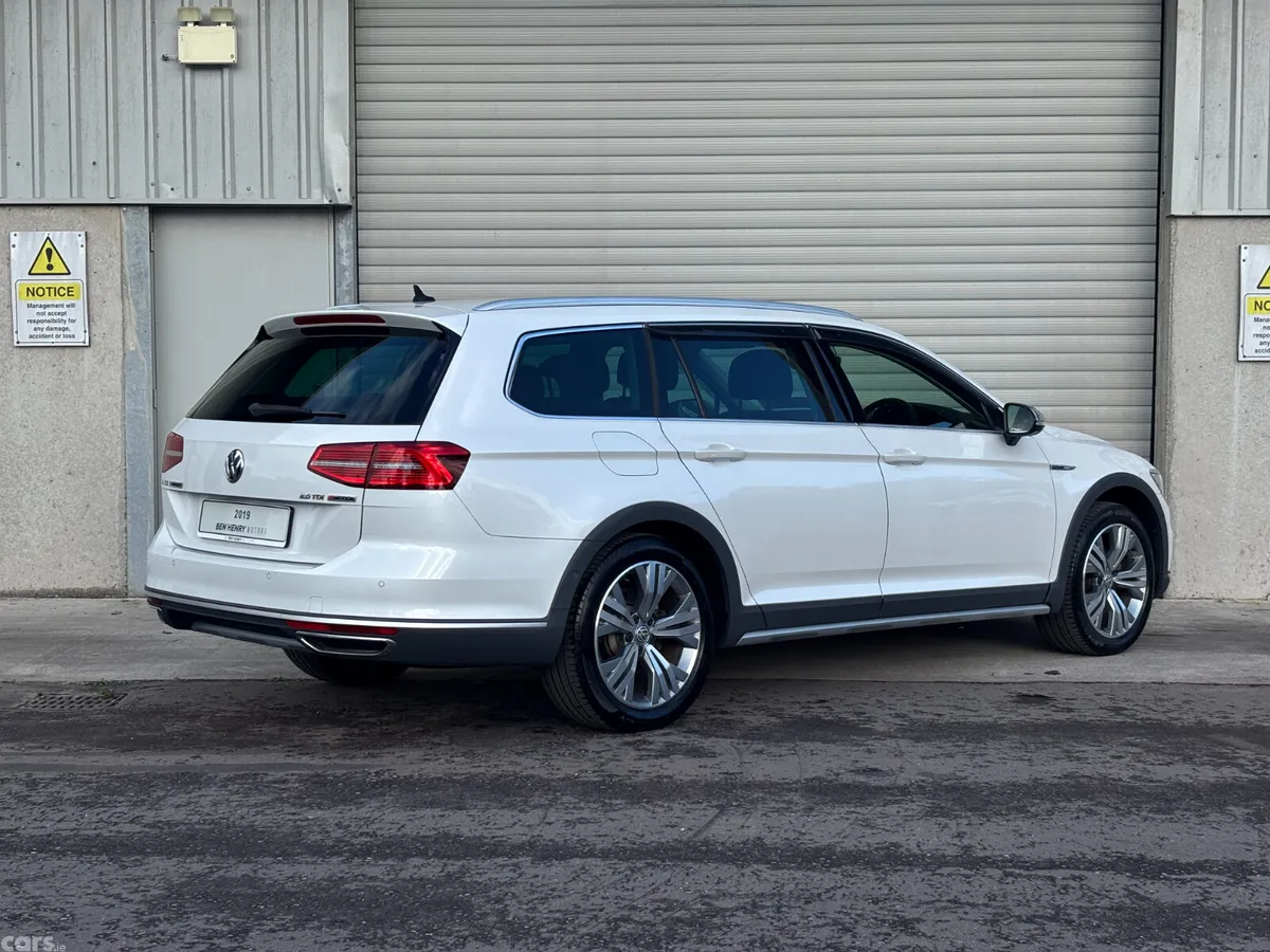 Volkswagen Passat Estate, Diesel, 2019, White