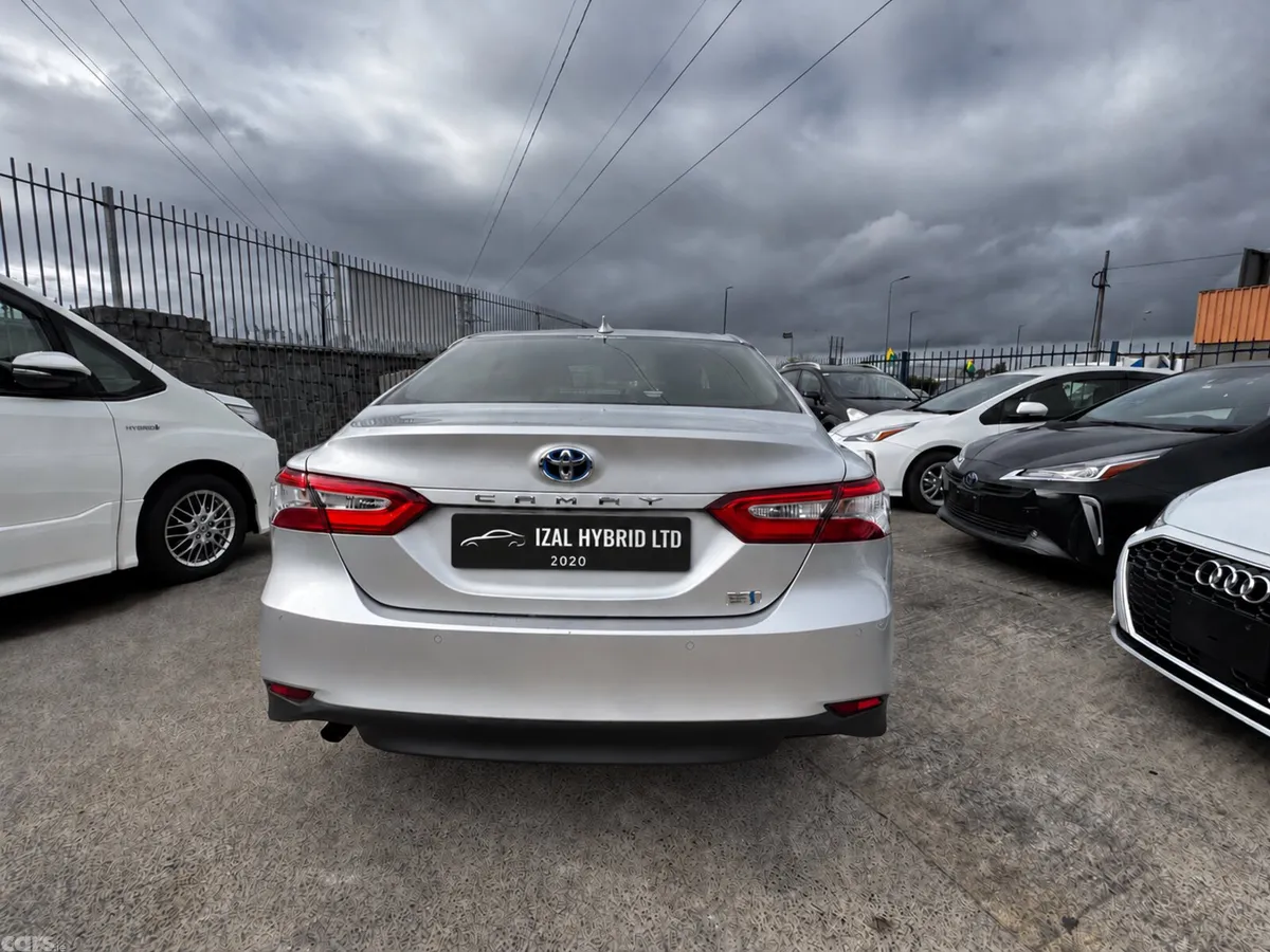 Toyota Camry Saloon, Petrol Hybrid, 2020, Silver
