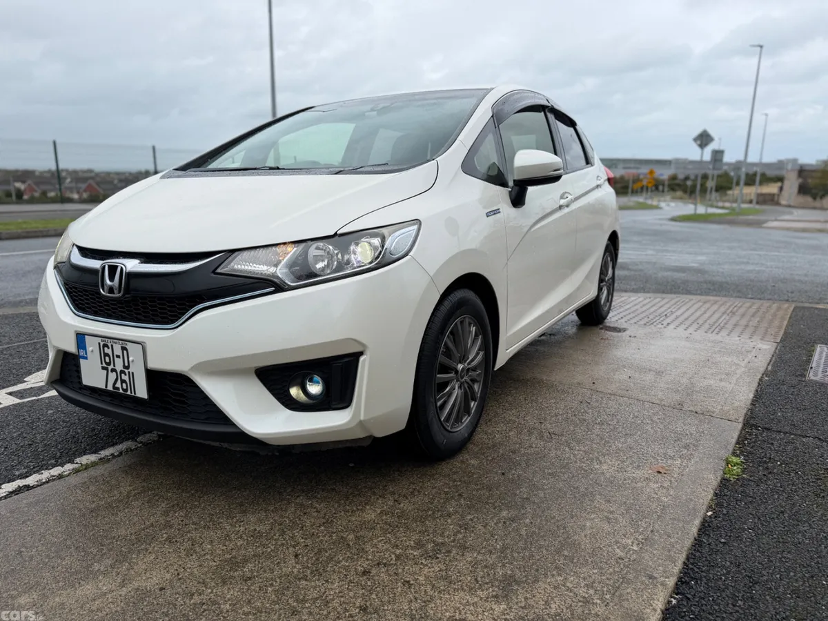 Honda Fit Hatchback, Petrol Hybrid, 2016, White