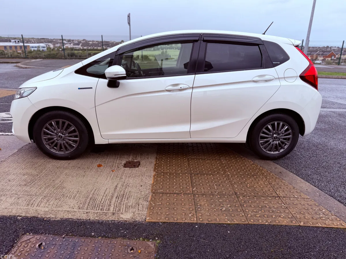 Honda Fit Hatchback, Petrol Hybrid, 2016, White