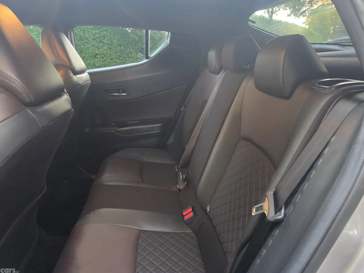Toyota C-HR SUV, Petrol Hybrid, 2019, Grey