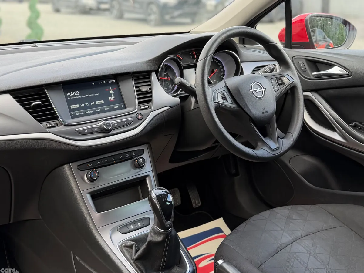 Opel Astra Hatchback, Diesel, 2019, Red