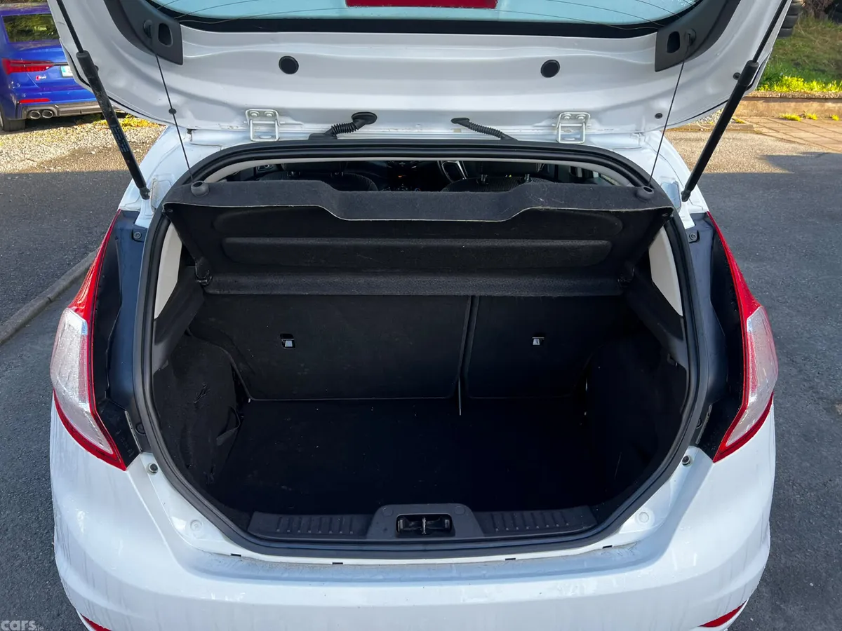 Ford Fiesta Hatchback, Petrol, 2016, White