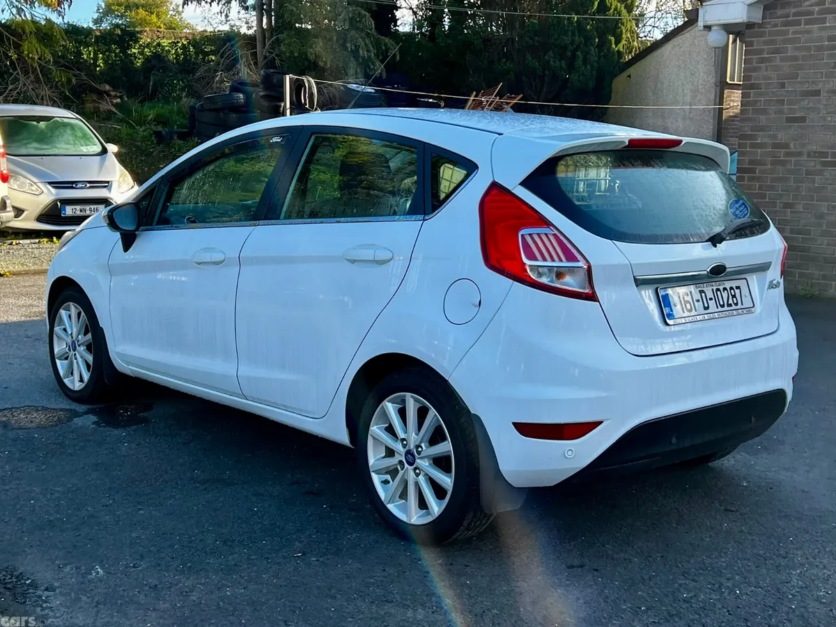 Ford Fiesta Hatchback, Petrol, 2016, White