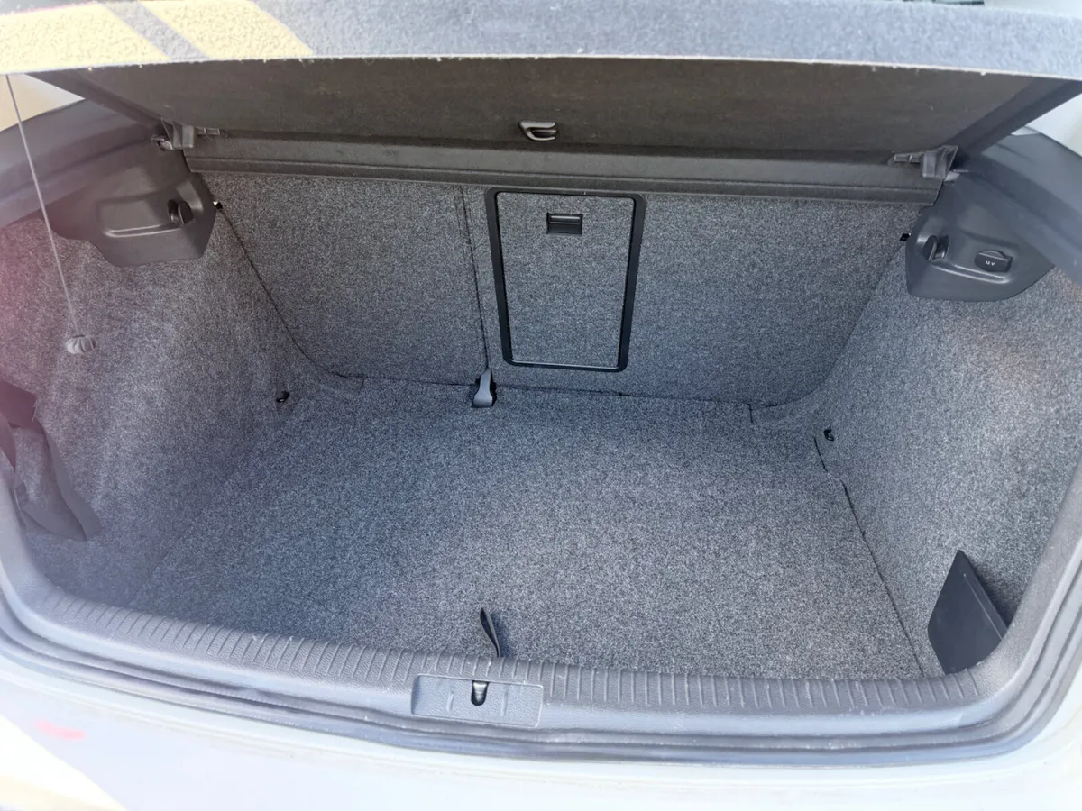 Volkswagen Golf Hatchback, Petrol, 2011, White