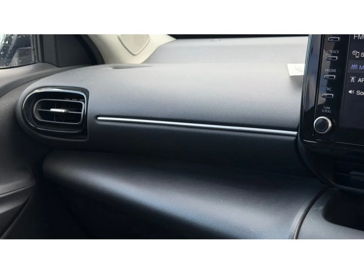 Toyota Yaris Cross SUV, Petrol Hybrid, 2021, Blue