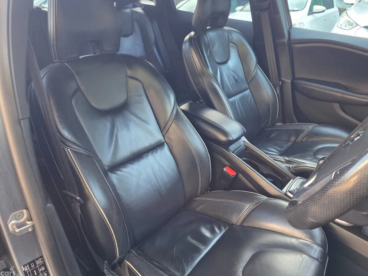 Volvo V40 Hatchback, Diesel, 2017, Grey