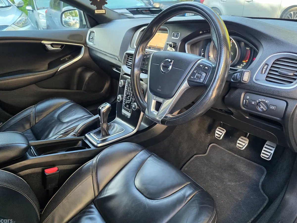 Volvo V40 Hatchback, Diesel, 2017, Grey
