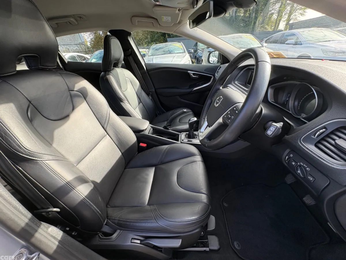 Volvo V40 Hatchback, Diesel, 2017, Grey