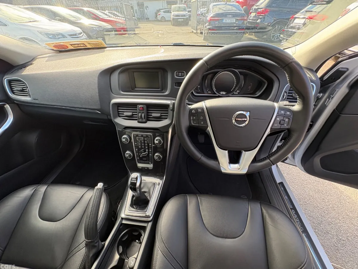Volvo V40 Hatchback, Diesel, 2017, Grey