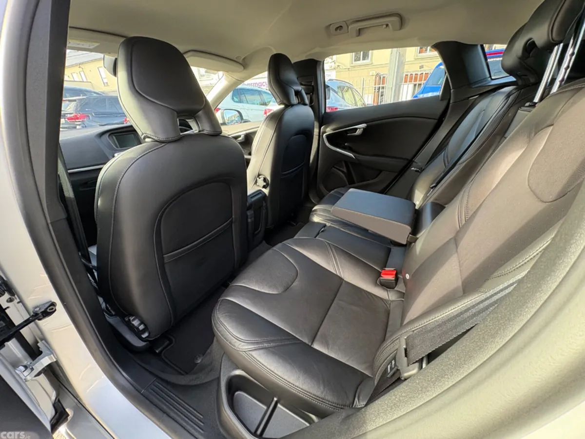 Volvo V40 Hatchback, Diesel, 2017, Grey