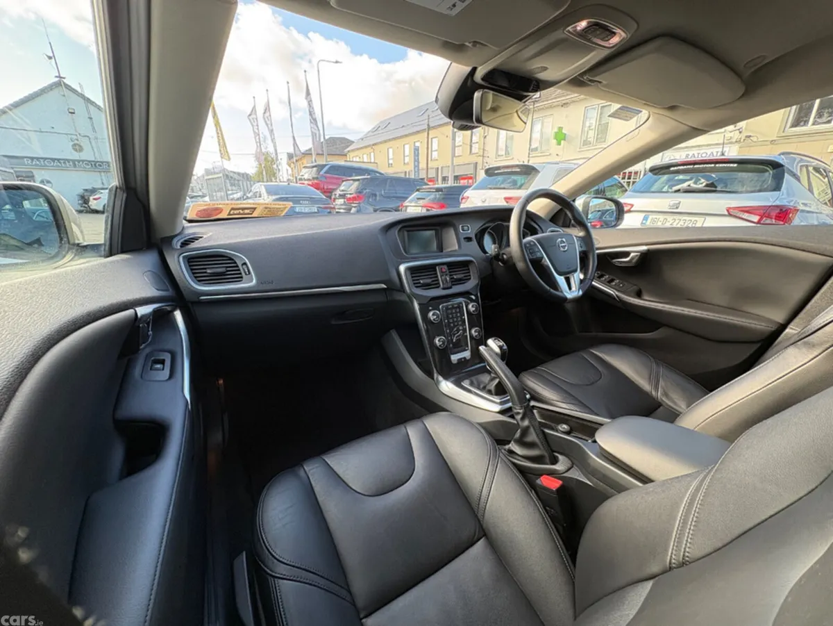 Volvo V40 Hatchback, Diesel, 2017, Grey