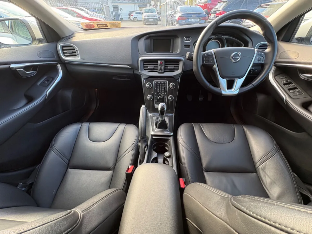 Volvo V40 Hatchback, Diesel, 2017, Grey