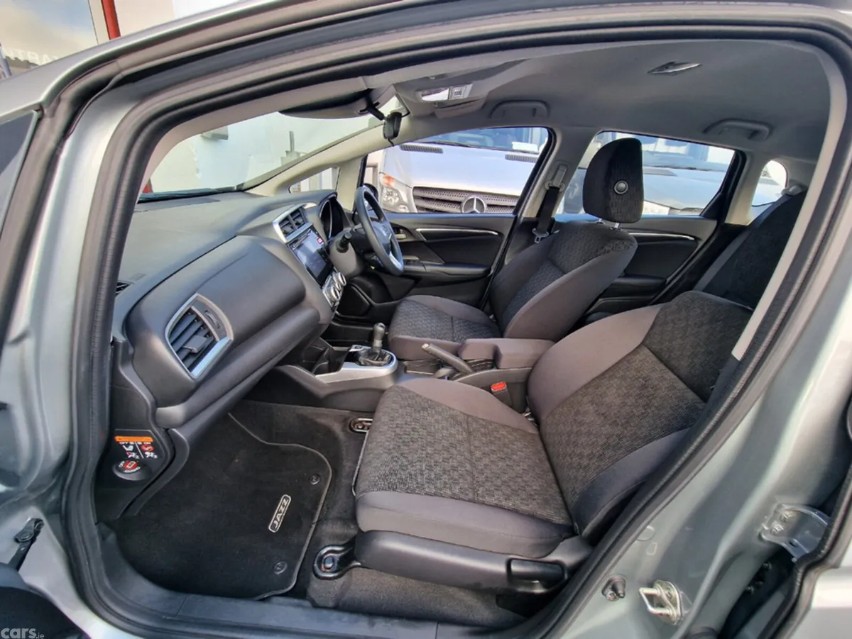 Honda Jazz Hatchback, Petrol, 2016, Silver