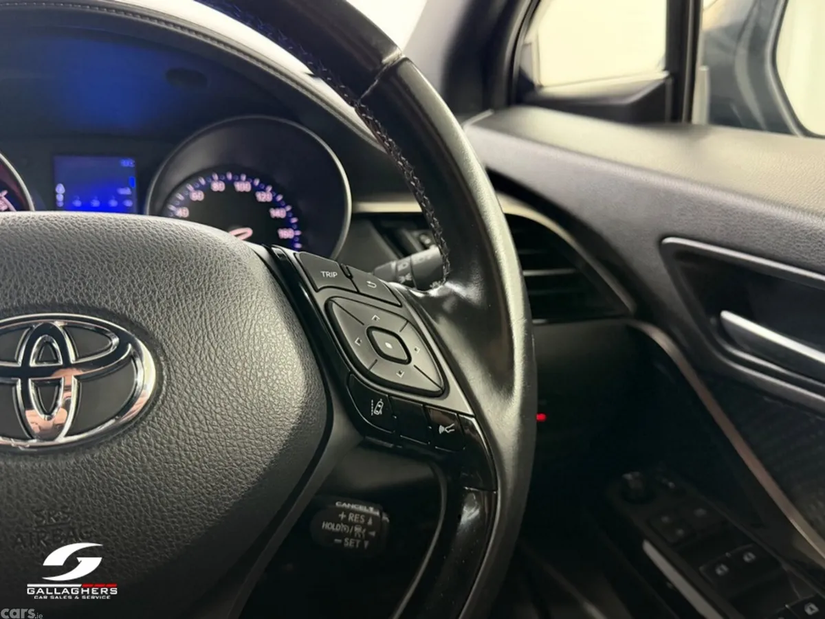 Toyota C-HR SUV, Petrol Hybrid, 2019, Blue