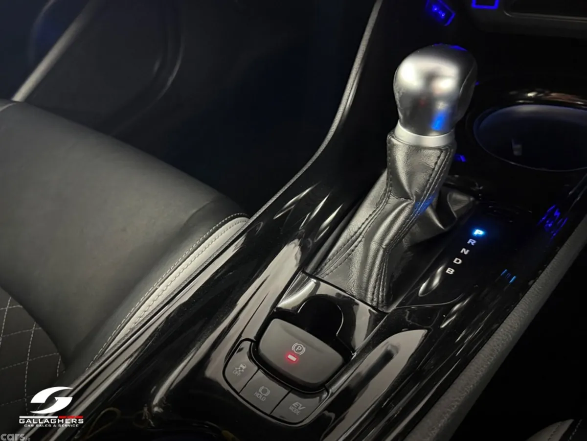 Toyota C-HR SUV, Petrol Hybrid, 2019, Blue